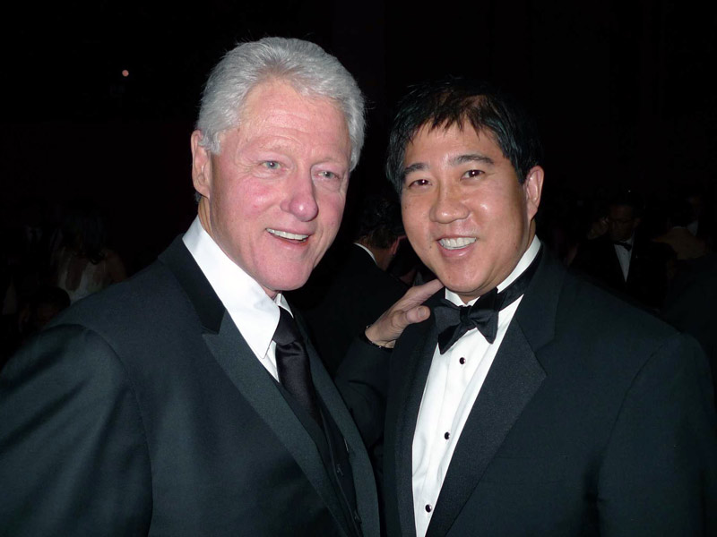 Bill Clinton with Stephen Mao supporting amfAR